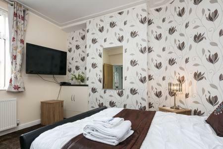 Knutsford House Holidays Manchester Exterior photo